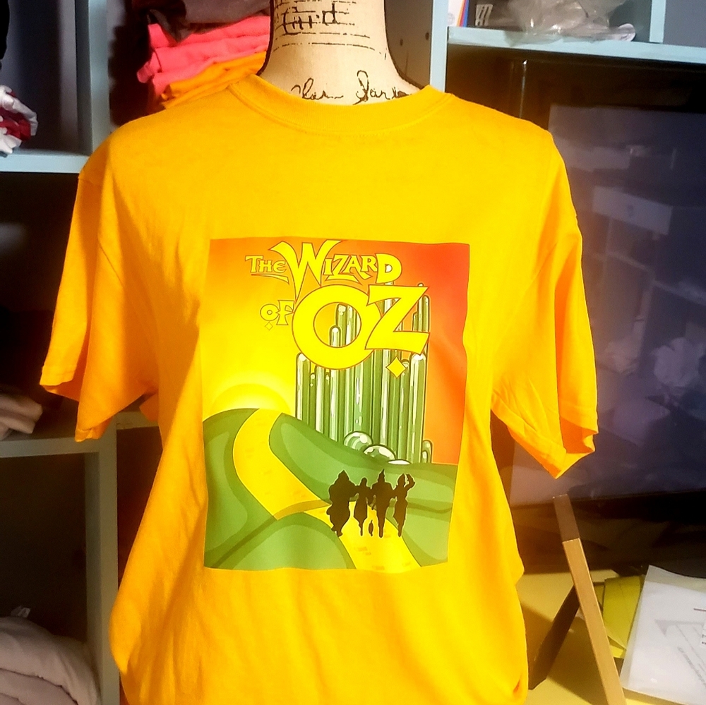 Wizard of Oz Adult Tee Size Medium
